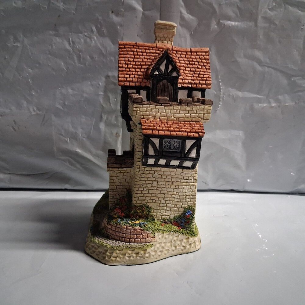 David Winter Cottages June British Traditions "Knights Castle" 1989 in Box